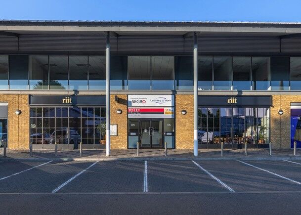 First Floor 174 Buckingham Avenue, Slough