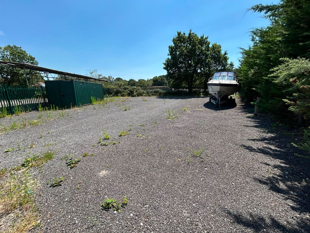 Compound D, Twin Pines, Ringwood